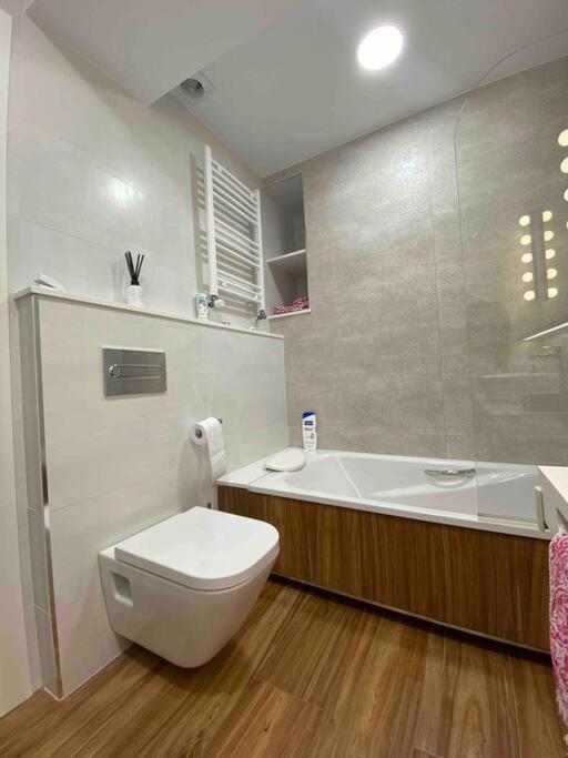 Apartamento A 100Metros De La Playa De San Lorenzo Gijón Exteriér fotografie